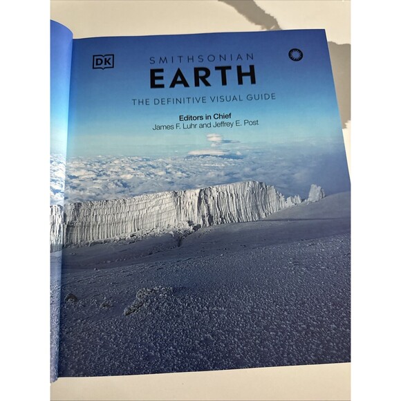 Earth: The Definitive Visual‎ Guide By Smith Sibian Spring 2024 Edition - Picture 3 of 7